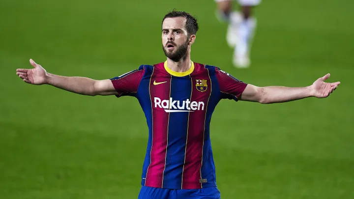  Miralem is willing to decrease his salary in order to stay in Barcelona