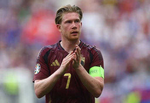 Football player De Bruyne – An icon of talent and top-level tactics on the pitch.
