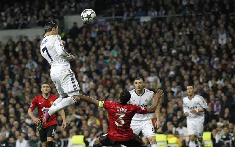 Football player with the highest jump based on the point of contact with the ball