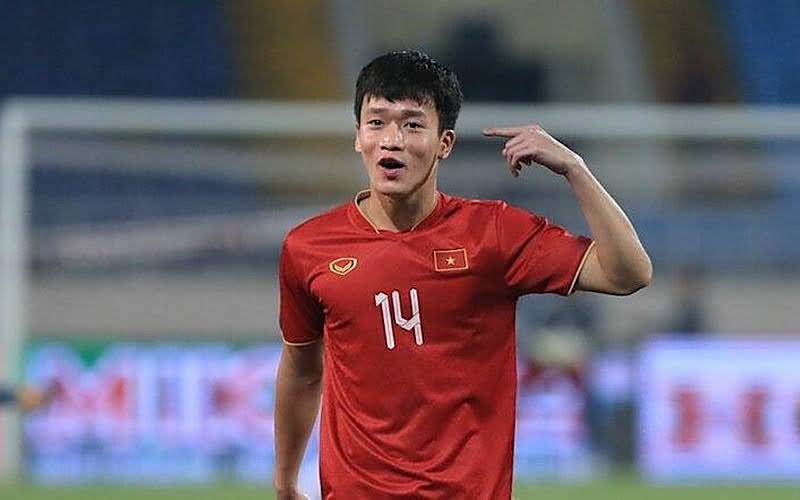 Nguyen Hoang Duc usually operates in central midfield, with the ability to control the game and build attacks
